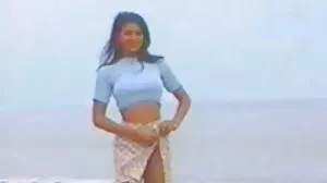 ක්‍රිස්ටියන් ගේ කුකුළා යන්තම් ඇගේ යෝනිය වෙත ළඟා වේ