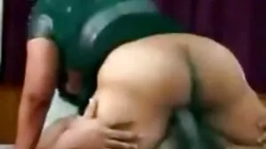 කාර්යබහුල අසභ්‍ය තරුව Isis ආදරය ආවරණය කරයි