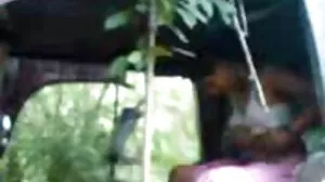 Blonde Busty MILF ඇය සමඟ සෙල්ලම් කිරීමට පිරිමි සෙල්ලම් බඩුවක් සොයා ගත්තාය