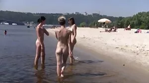 Flexible Blonde Butthole Bandit ඇලෙක්ස් දඩයම් කිරීමට පිටත්ව යයි