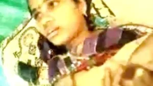 Busty MILF Manmeat Home Delivery ඇණවුම් කරයි
