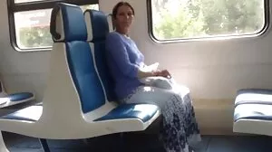 උණුසුම් කූගර් තරුණයෙකු රැගෙන යයි