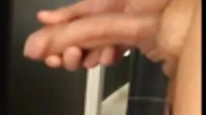 උණුසුම් කූගර් තරුණයෙකු රැගෙන යයි