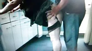 TUSHY Anal-පිස්සු වයලට් ඇය නිවැරදි වර්ගයේ ගැහැණු ළමයෙකු බව ඔප්පු කරයි