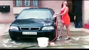 උණුසුම් කූගර් තරුණයෙකු රැගෙන යයි